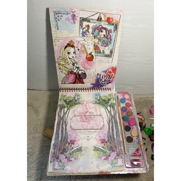 Ever After High Watercolor Portfolio With Paints & Posters - Picture 6 of 8